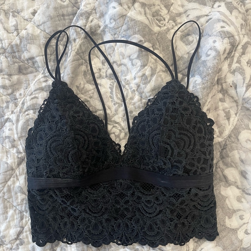 small hollister bralette\crop